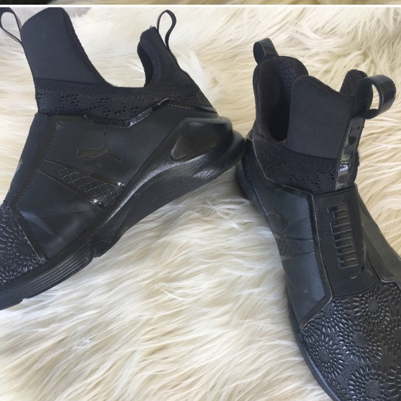 PUMA black sneaker pull on laceless sneaker patent leather & soft inner sleeve - Picture 10 of 12